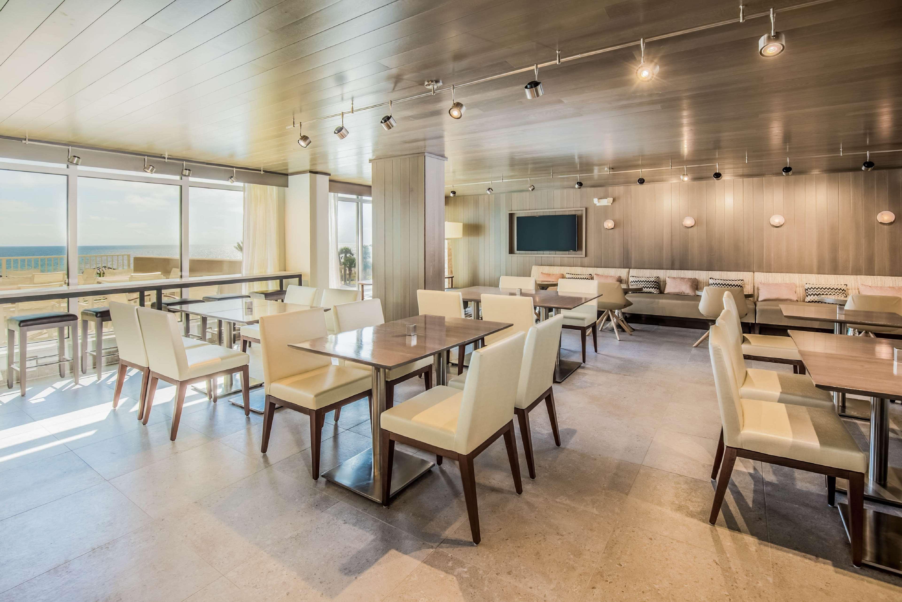 Hilton Pensacola Beach Bagian luar foto